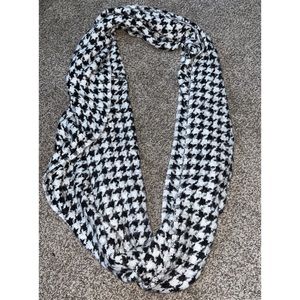 Houndstooth Black and White Infinity Scarf